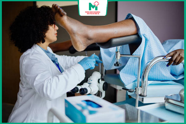 bác sĩ chữa mụn cóc