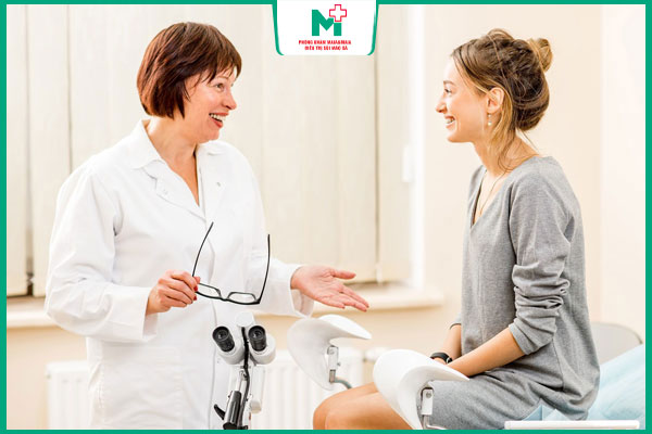 thăm khám với bác sĩ