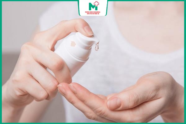 dưỡng ẩm vùng kín sau cạo lông